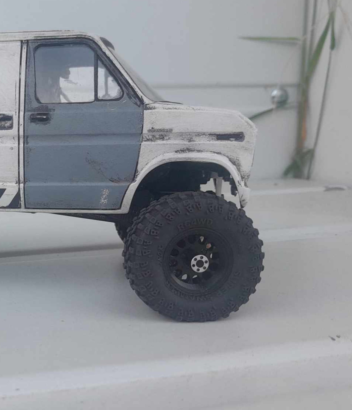 .7" Scale wheels for Scx24