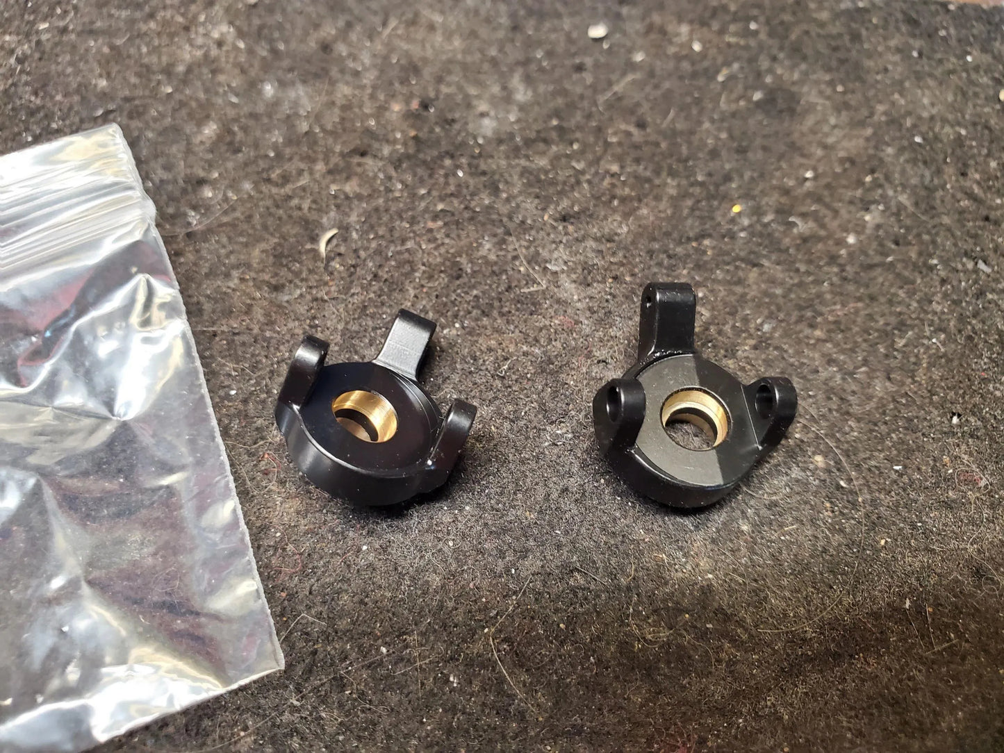 Black Brass steering knuckles for the SCX24 / AX24 - Mofo Rc