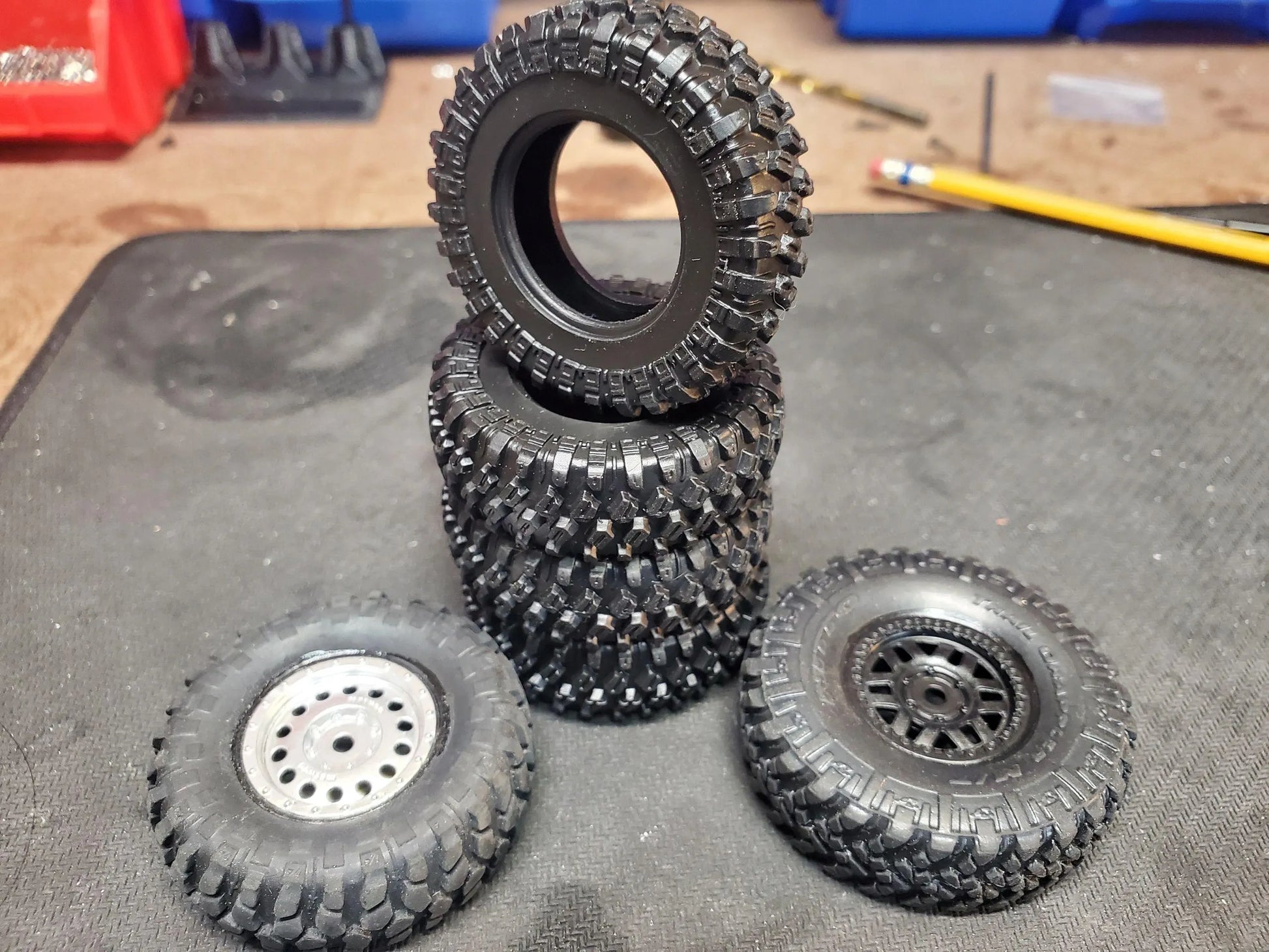 Small sticky foam-less tires - Mofo Rc