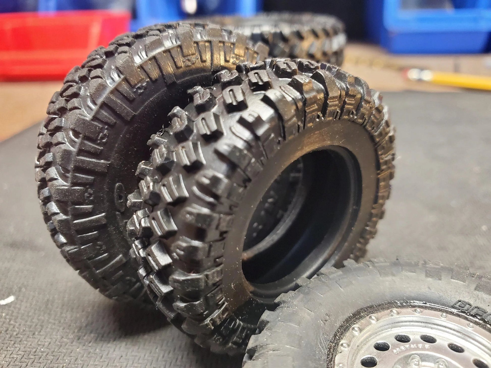 Small sticky foam-less tires - Mofo Rc